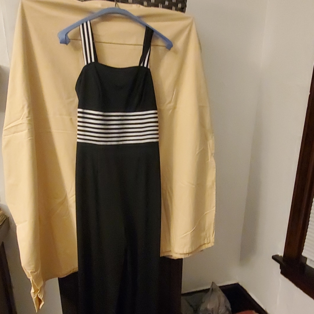 2 piece blk. & wht. wide leg Jumpsuit